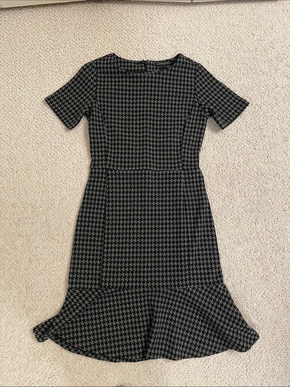 Banana Republic Factory Black and Gray Houndstooth Midi Dress with Flared Hem